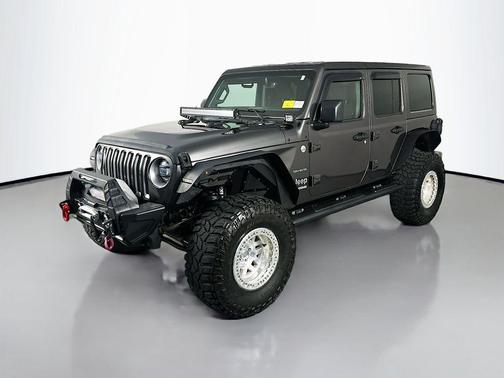 Granite Crystal Metallic Clearcoat 2019 Jeep Wrangler Unlimited Sahara