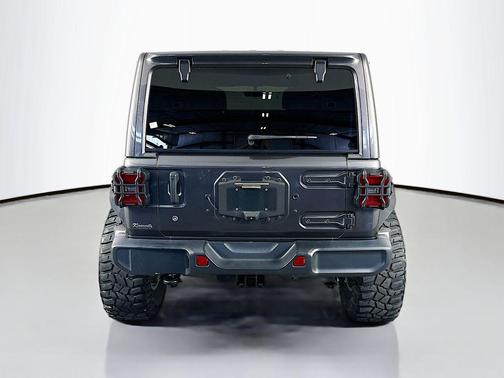 Granite Crystal Metallic Clearcoat 2019 Jeep Wrangler Unlimited Sahara