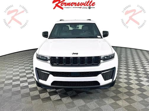 2026 Jeep Grand Cherokee Altitude