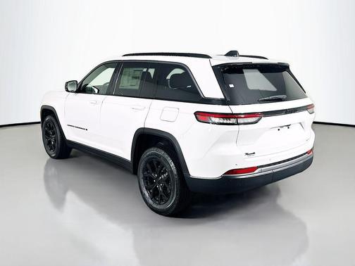 2026 Jeep Grand Cherokee Altitude