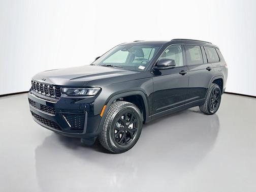 Diamond Black Crystal Pearlcoat 2026 Jeep Grand Cherokee L Altitude