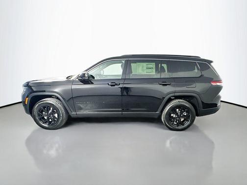 Diamond Black Crystal Pearlcoat 2026 Jeep Grand Cherokee L Altitude
