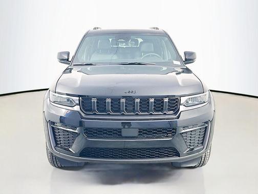 Diamond Black Crystal Pearlcoat 2026 Jeep Grand Cherokee L Altitude
