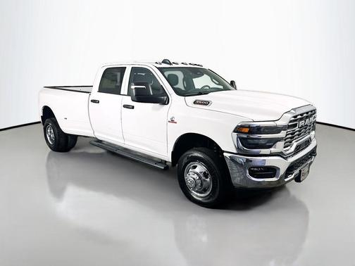 Bright White Clearcoat 2026 RAM 3500 Tradesman Crew Cab 4x4 8' Box