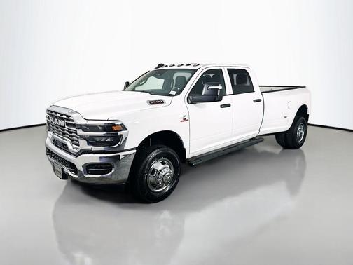 Bright White Clearcoat 2026 RAM 3500 Tradesman Crew Cab 4x4 8' Box