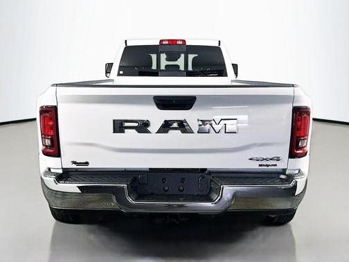 Bright White Clearcoat 2026 RAM 3500 Tradesman Crew Cab 4x4 8' Box