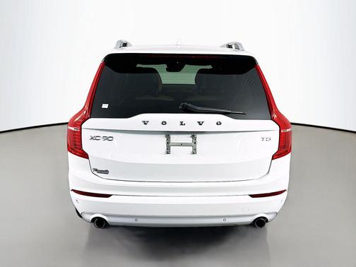 Ice White 2018 Volvo XC90 T5 Momentum