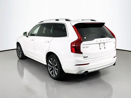 Ice White 2018 Volvo XC90 T5 Momentum