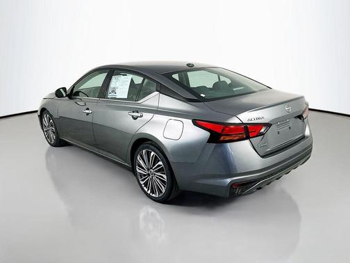 Gun Metallic 2023 Nissan Altima 2.5 SL