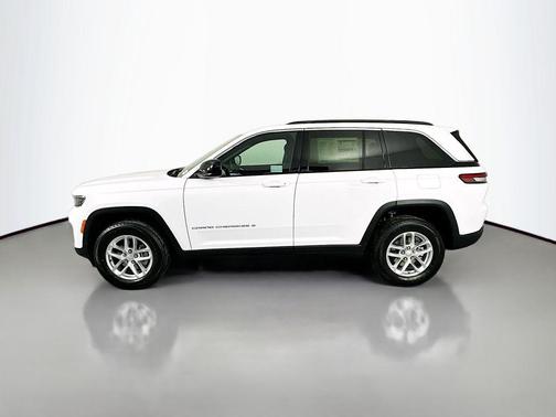 Bright White Clearcoat 2026 Jeep Grand Cherokee Altitude
