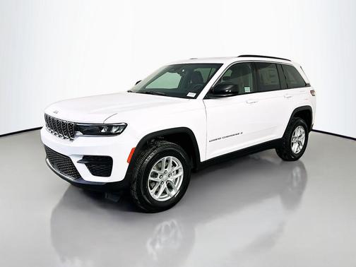 Bright White Clearcoat 2026 Jeep Grand Cherokee Altitude