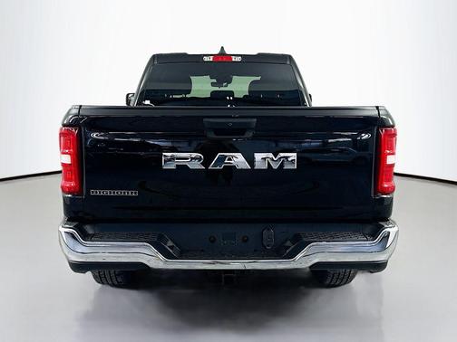 Diamond Black Crystal Pearlcoat 2026 RAM 1500 Big Horn/Lone Star