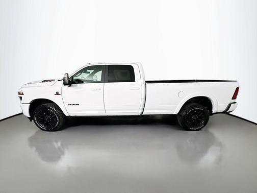 Bright White Clearcoat 2026 RAM 3500 Limited Crew Cab 4x4 8' Box