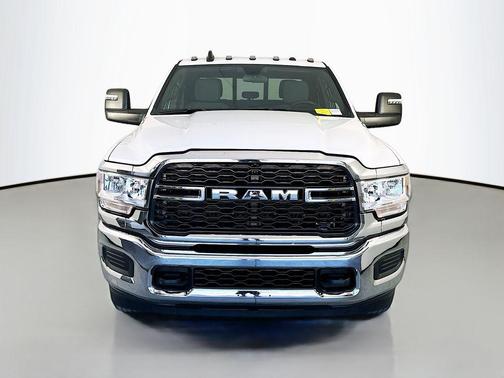 Bright White Clearcoat 2024 RAM 3500 Tradesman Crew Cab 4x4 8' Box