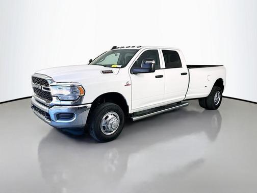 Bright White Clearcoat 2024 RAM 3500 Tradesman Crew Cab 4x4 8' Box
