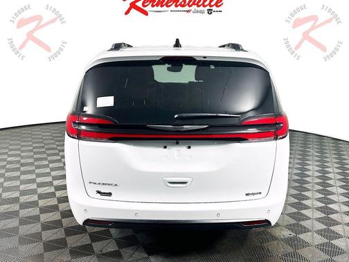2026 Chrysler Pacifica L