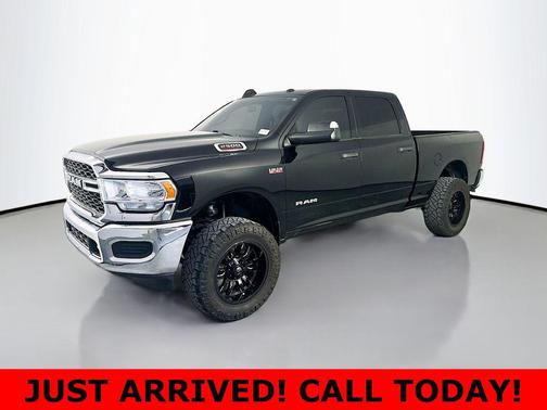 Diamond Black Crystal Pearlcoat 2021 RAM 2500 Tradesman Crew Cab 4x4 6'4' Box