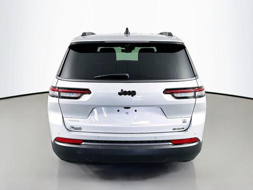 Silver Zynith 2026 Jeep Grand Cherokee L 85th Anniversary Edition