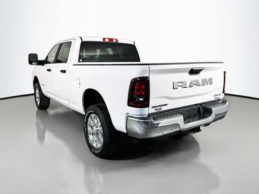 Bright White Clearcoat 2026 RAM 2500 Big Horn Crew Cab 4x4 6'4' Box