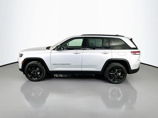 Silver Zynith 2025 Jeep Grand Cherokee Altitude