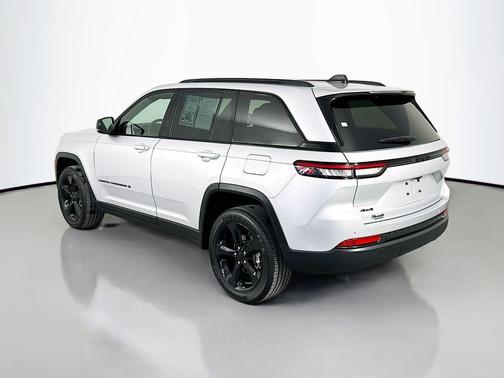 Silver Zynith 2025 Jeep Grand Cherokee Altitude