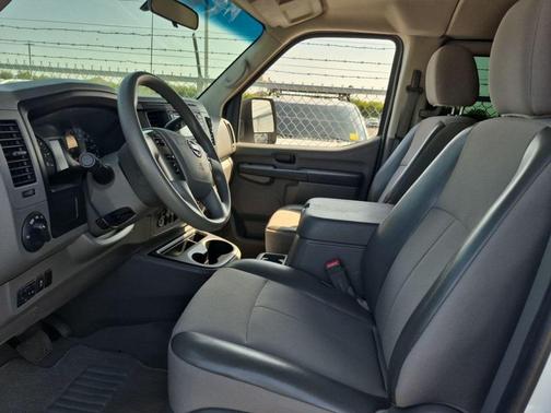 2017 Nissan NV Passenger NV3500 HD SV V6