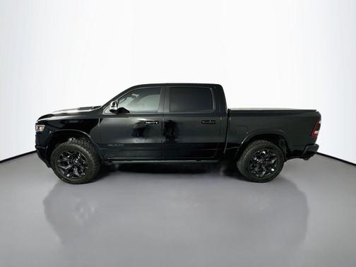 Diamond Black Crystal Pearlcoat 2021 RAM 1500 Limited