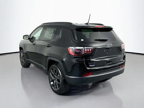Diamond Black Crystal Pearlcoat 2026 Jeep Compass Limited