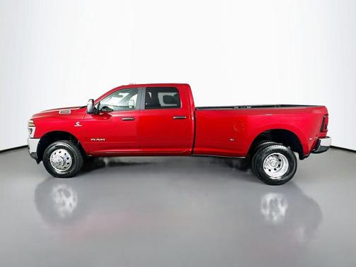 Molten Red Pearlcoat 2026 RAM 3500 Big Horn