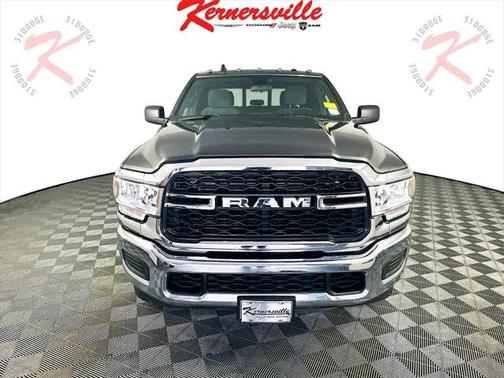 2022 RAM 2500 Tradesman Crew Cab 4x4 8' Box