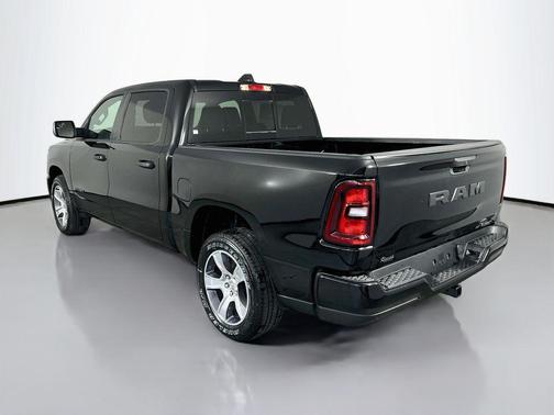 Diamond Black Crystal Pearlcoat 2026 RAM 1500 Express