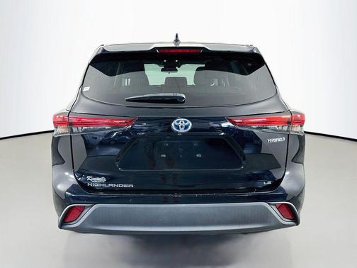 Midnight Black Metallic 2020 Toyota Highlander Hybrid LE