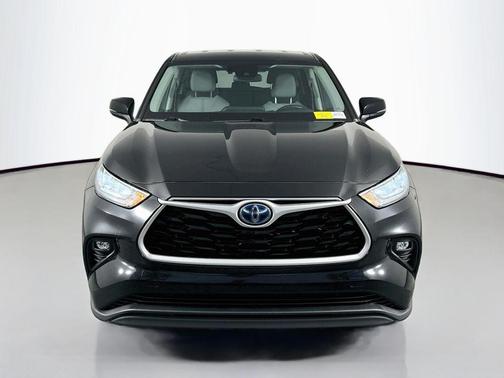 Midnight Black Metallic 2020 Toyota Highlander Hybrid LE