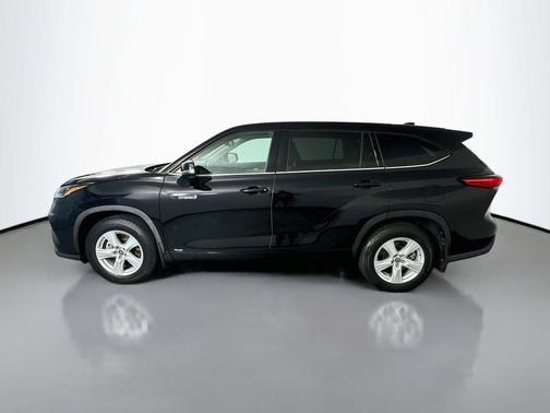 Midnight Black Metallic 2020 Toyota Highlander Hybrid LE