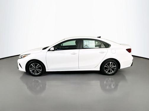 Snow White Pearl 2024 Kia Forte LXS