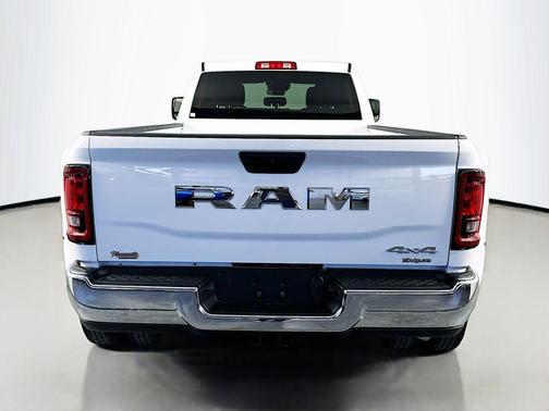 Bright White Clearcoat 2026 RAM 3500 Tradesman Crew Cab 4x4 8' Box