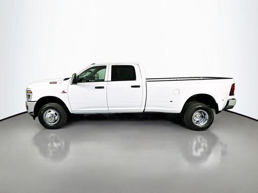 Bright White Clearcoat 2026 RAM 3500 Tradesman Crew Cab 4x4 8' Box