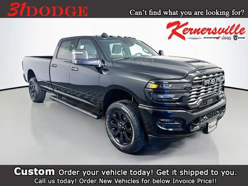 Diamond Black Crystal Pearlcoat 2026 RAM 2500 Tradesman