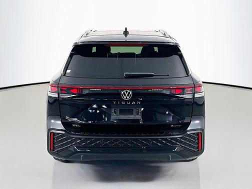 2025 Volkswagen Tiguan 2.0T SEL R-Line 4MOTION