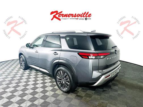 2022 Nissan Pathfinder SL 4WD