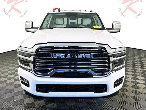 2025 RAM 3500 Laramie Crew Cab 4x4 8' Box