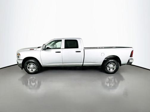2026 RAM 2500 Tradesman Crew Cab 4x2 8' Box