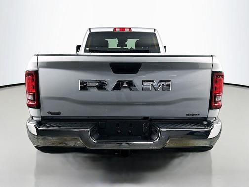 2026 RAM 2500 Tradesman Crew Cab 4x2 8' Box