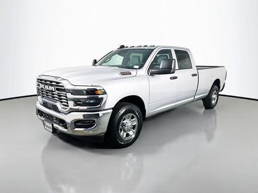2026 RAM 2500 Tradesman Crew Cab 4x2 8' Box