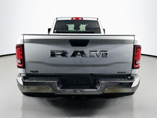 2026 RAM 2500 Tradesman Crew Cab 4x2 8' Box