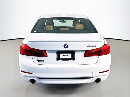 Alpine White 2018 BMW 530 530i