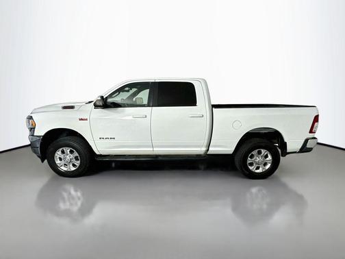Bright White Clearcoat 2022 RAM 2500 Big Horn Crew Cab 4x4 6'4' Box