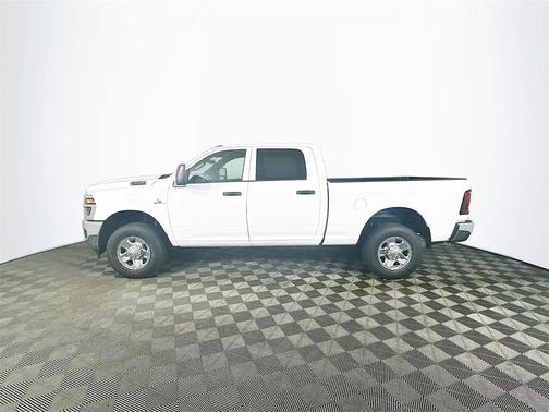 2025 RAM 3500 Tradesman Crew Cab 4x4 6'4' Box