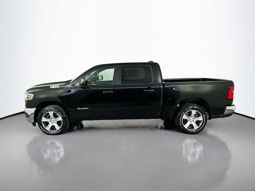Diamond Black Crystal Pearlcoat 2026 RAM 1500 Tradesman