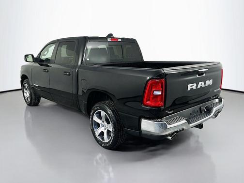 Diamond Black Crystal Pearlcoat 2026 RAM 1500 Tradesman